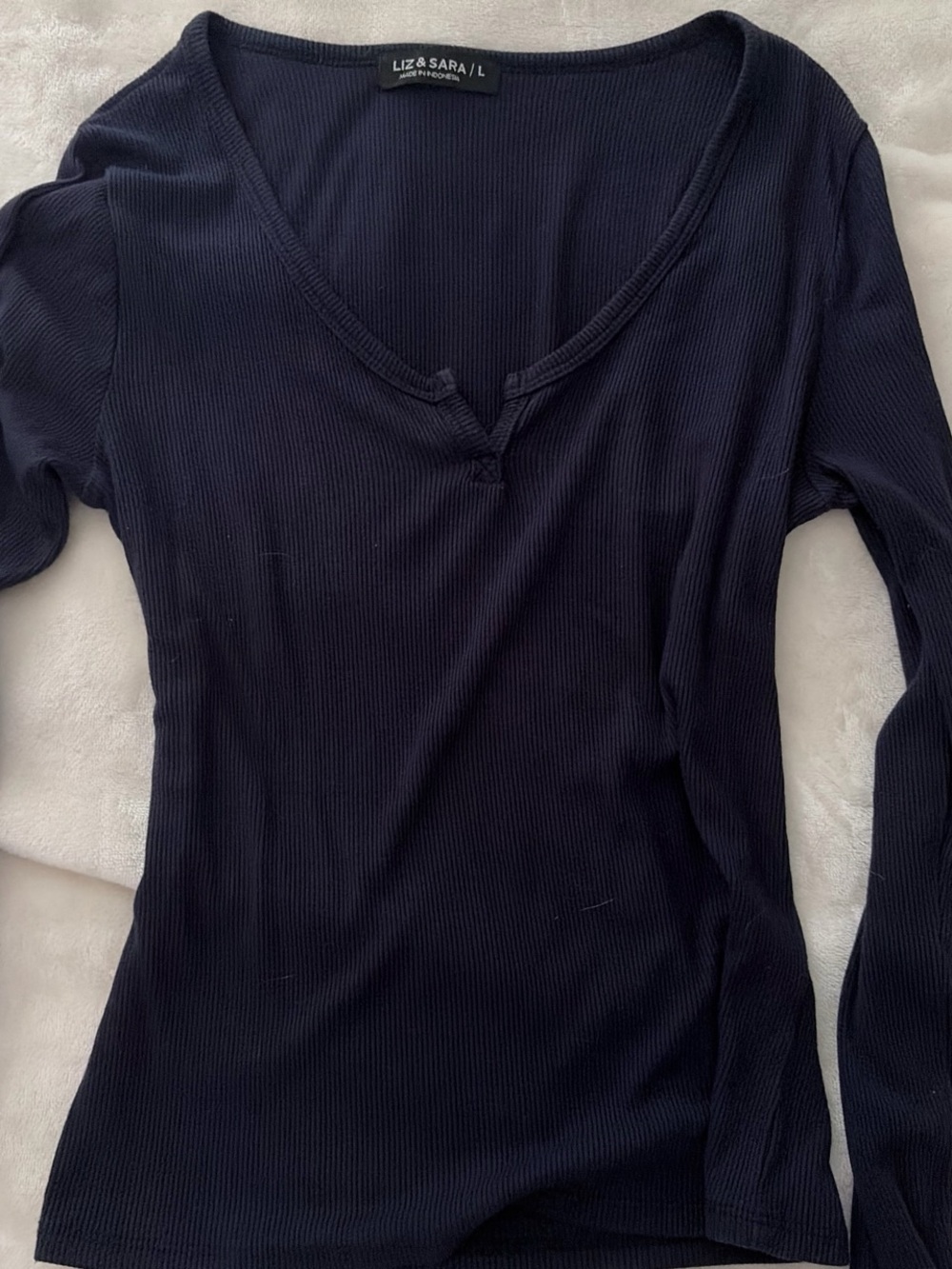 Liz & Sara Navy Ribbed Long-Sleeve V-Neck Tee